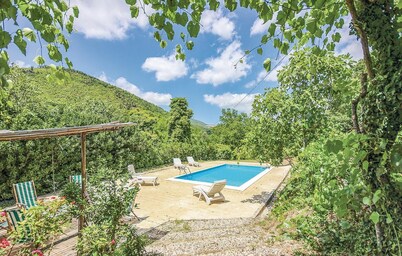 Cozy home in Pratella CE