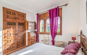 3 bedrooms, WiFi, bed sheets