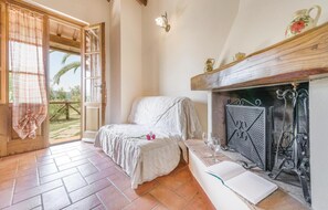 1 bedroom, travel cot, Internet