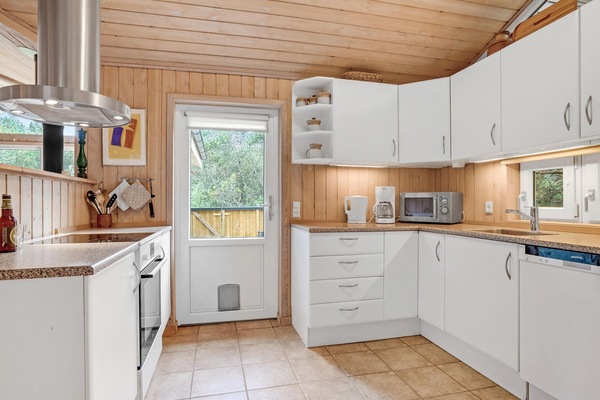 Réfrigérateur, plaque de cuisson, lave-vaisselle, cafetiÚre/bouilloire