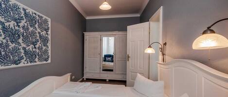 1 dormitorio y ropa de cama