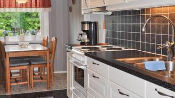 Fridge, stovetop, coffee/tea maker