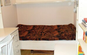 4 Schlafzimmer, Reisekinderbett