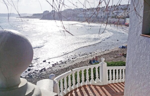 Nær stranden og fisking