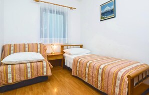 2 bedrooms, free WiFi, bed sheets - Beautiful apartment in Lokva Rogoznica (Lokva Rogoznica)