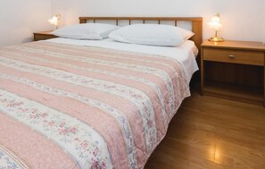 2 عدّة غرف نوم وواي فاي مجانًا وملاءات أسرّة