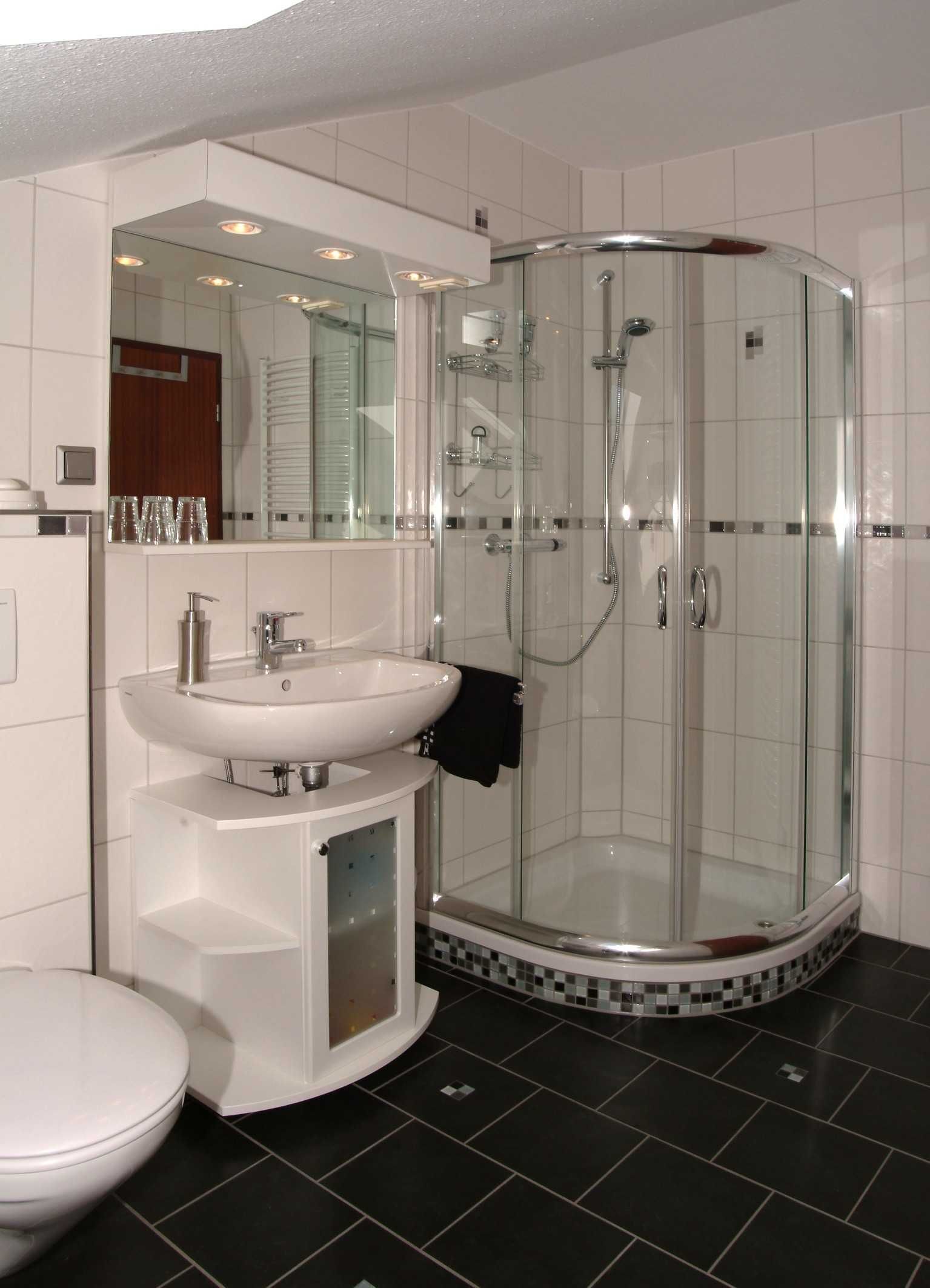 シャワー、ヘアドライヤー、タオル