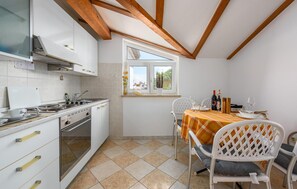 Fridge, stovetop, coffee/tea maker - Nice apartment in Porec with WiFi (Porec)