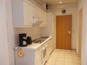 Refrigerador, horno y lavavajillas 