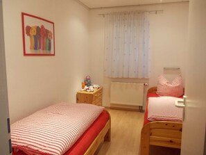 2 habitaciones y cuna de viaje 