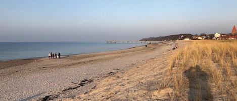Una spiaggia nelle vicinanze, pesca