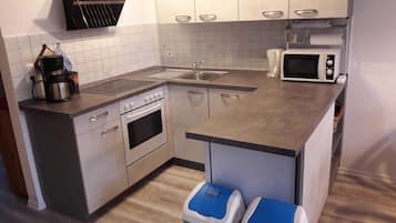 Geladeira, micro-ondas, fogão, lava-louças