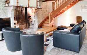 Fireplace, DVD player