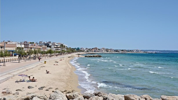 A beach with a promenade, rocky shoreline, and buildings in the background. - 4 bedroom awesome home in Palma de Mallorca (Palma de Mallorca)