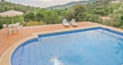 Stunning home in Calonge with WiFi