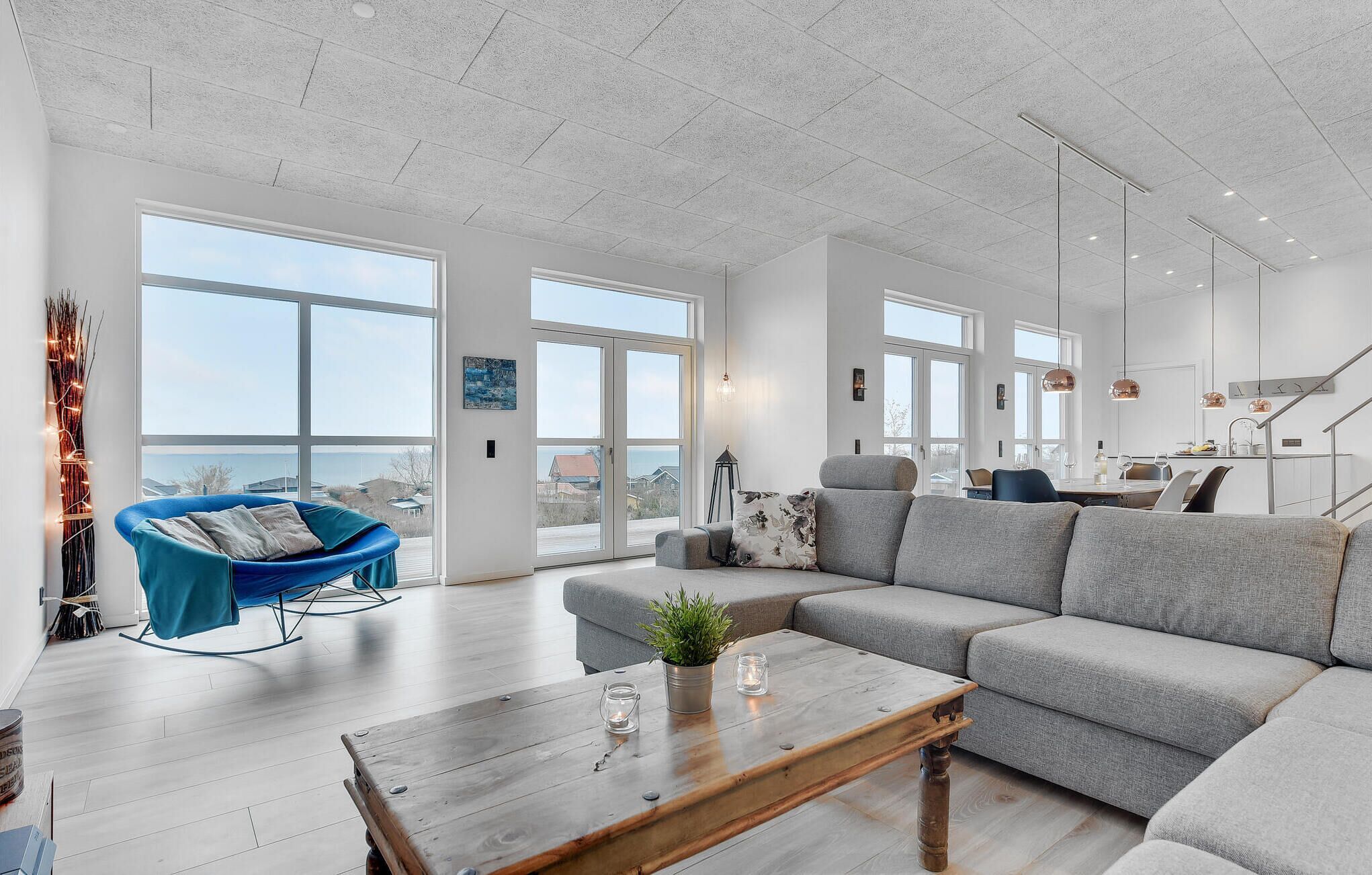 Fernseher, Tischfußball, Stereoanlage