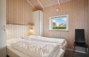 3 bedrooms, travel cot, free WiFi - Lovely home in Hemmet with sauna (Hemmet)