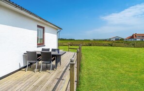 Outdoor dining - 3 bedroom pet friendly home in Harboøre (Harboøre)