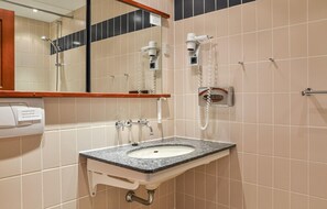 Combined shower/bathtub