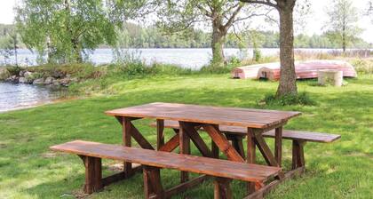Awesome home in Vittaryd with lake view