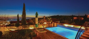 Lovely home in Izola with kitchen