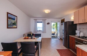 Fridge, stovetop, coffee/tea maker, cookware/dishes/utensils - 2 bedroom awesome apartment in Slano (Slano)