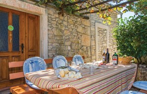 Outdoor dining - 4 bedroom stunning home in Martinjski (Martinjski)