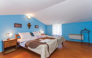 3 bedrooms, free WiFi, bed sheets - 4 bedroom stunning home in Martinjski (Martinjski)