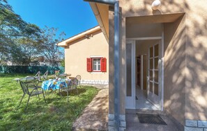 Outdoor dining - Cozy home in Labin with kitchen (Labin)