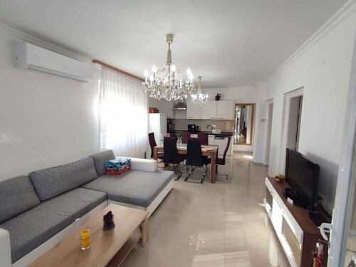 Holiday apartment with panoramic view of the lake, close to the water