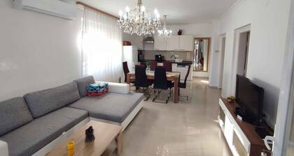 Huoneistossa on panoraama, vain 100 metrin päässä Balatonista