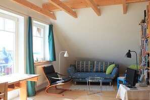 Unclassified image, 4 of 21, button