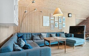 Smart TV, fireplace, DVD player - 3 bedroom awesome home in Idestrup (Idestrup)