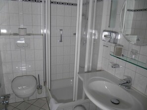 Hair dryer, towels - EZ-B 50 - Hotelpension Marie-Luise (Bad Bevensen)