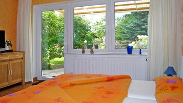 2 Schlafzimmer, Reisekinderbett, Bettwäsche