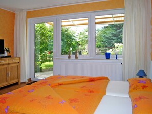 2 camere, culla da viaggio, lenzuola