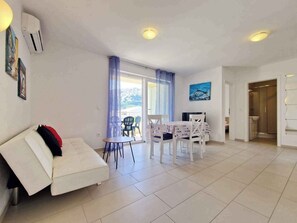 TV - Holiday apartment with air conditioning and Wi-Fi (Baška)