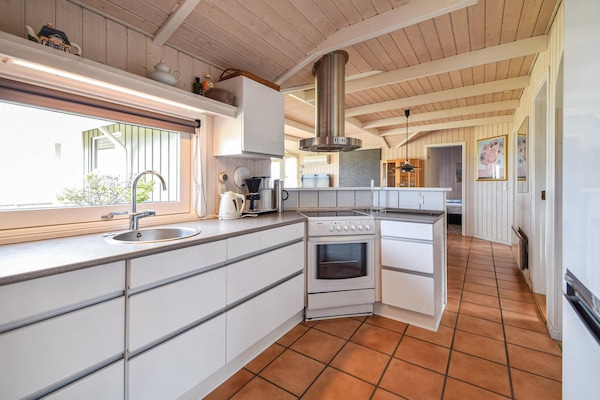 Réfrigérateur, plaque de cuisson, lave-vaisselle, cafetière/bouilloire