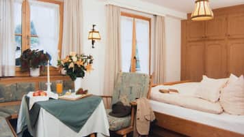 2 Schlafzimmer, Zimmersafe, Reisekinderbett, Bettwäsche