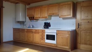 Kühlschrank, Ofen, Hochstuhl