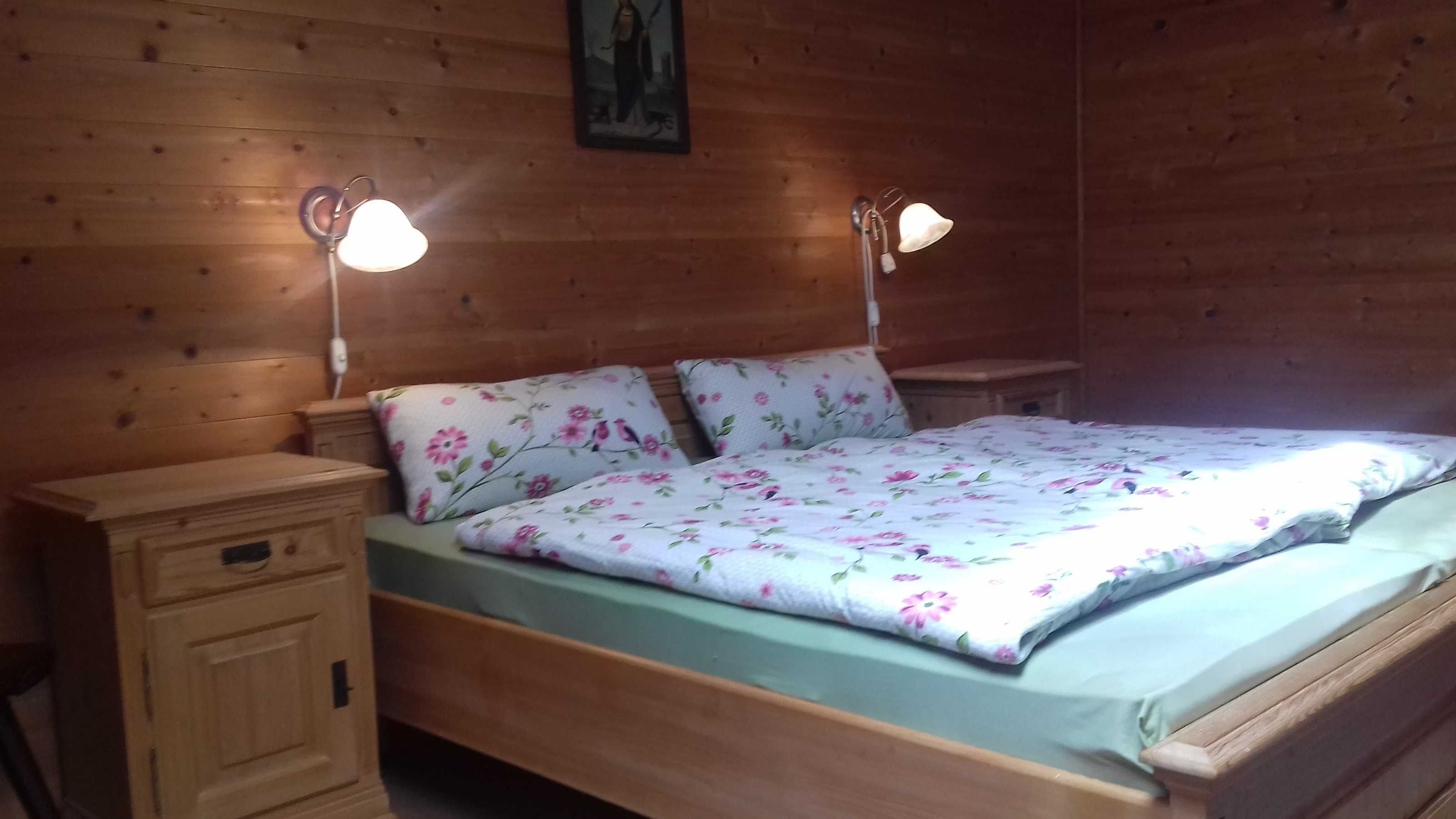 2 chambres, lit parapluie, draps fournis