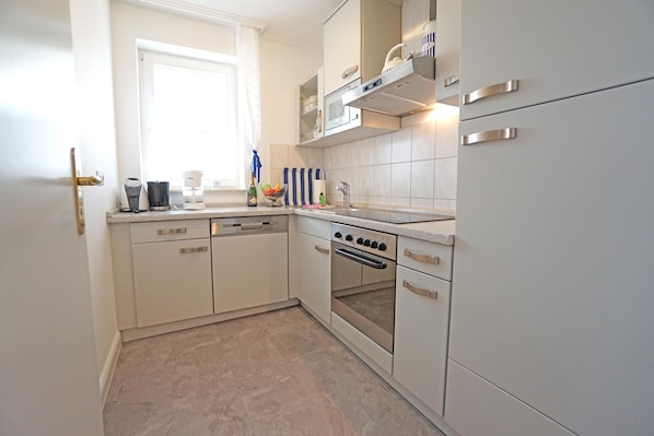 Fridge, microwave, oven, dishwasher