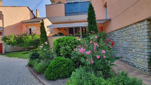 Holiday apartment 300 m from the beach and the marina