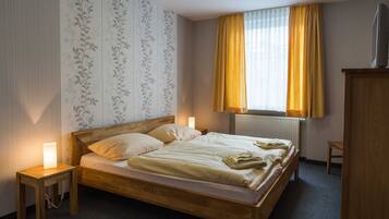 3 bedrooms, travel crib, WiFi, bed sheets