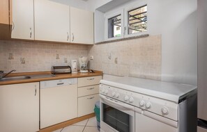 Fridge, stovetop, dishwasher, cookware/dishes/utensils