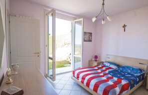 3 slaapkamers, reisbedje, internet, beddengoed