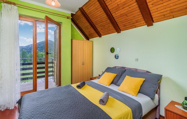3 bedrooms, free WiFi, bed sheets