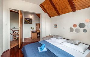 3 bedrooms, free WiFi, bed sheets
