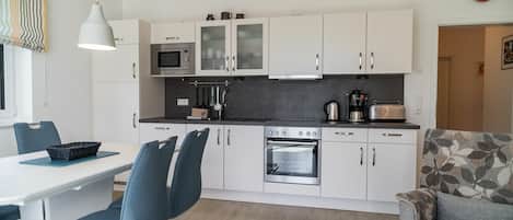 ثلاجة، ميكروويف، فرن، غسالة أطباق