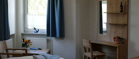 1 bedroom, desk, travel crib, WiFi